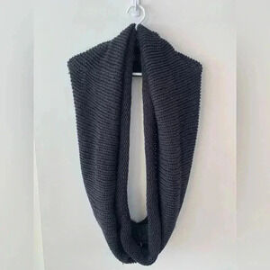 HOLT  REFREW Italian Merino Wool Chunky Circle Scarf